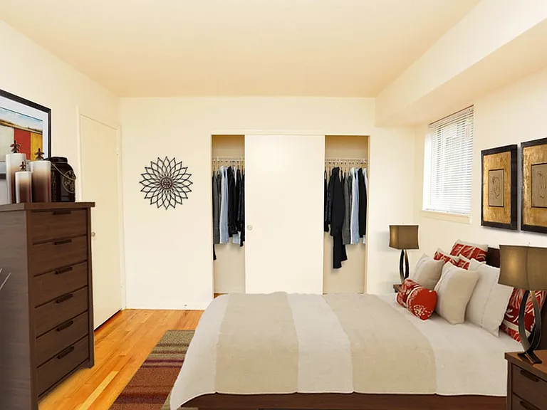 One bedroom with two closets