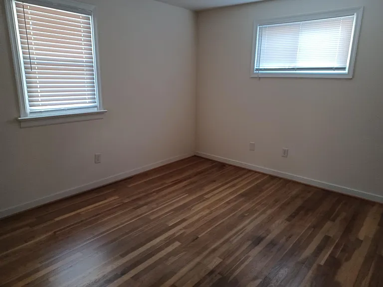 210 N Cedar Ave — Photo 6