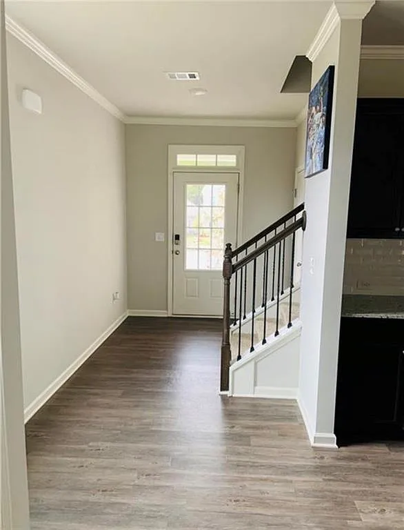 4 bed, 2.5 bath, 1979 sqft, $2,350 — Photo 2
