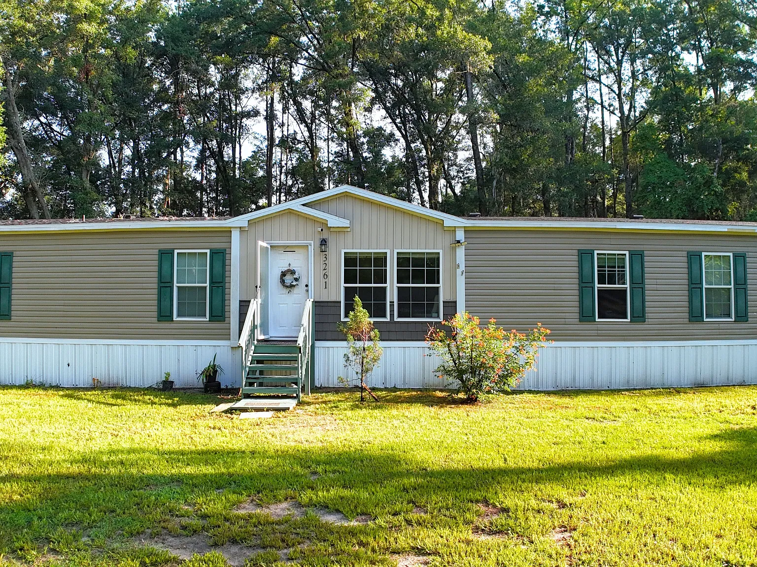 5 bed, 2323 sqft, $850 — Photo 1