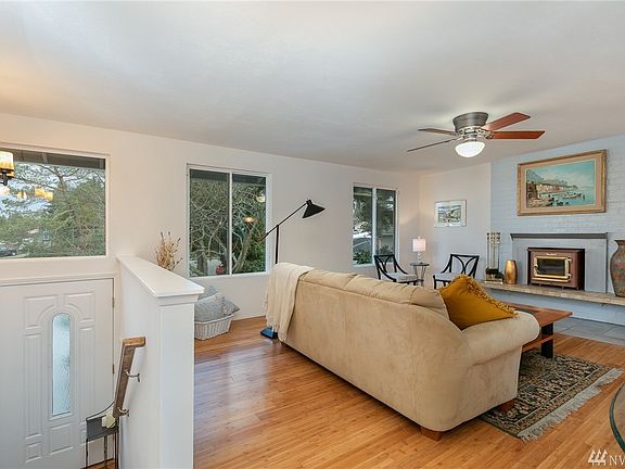 5th image of 4912 186th Pl SW