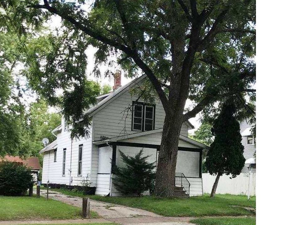 1st image of 1075 E North St