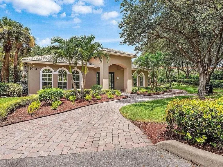 10440 Cypress Lakes Preserve Dr — Photo 11