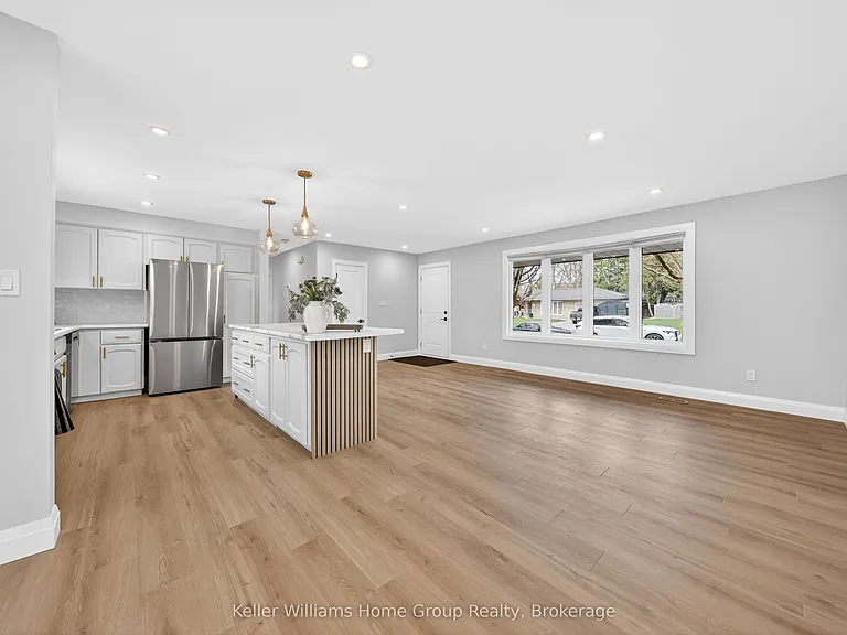 535 Elgin St — Photo 13