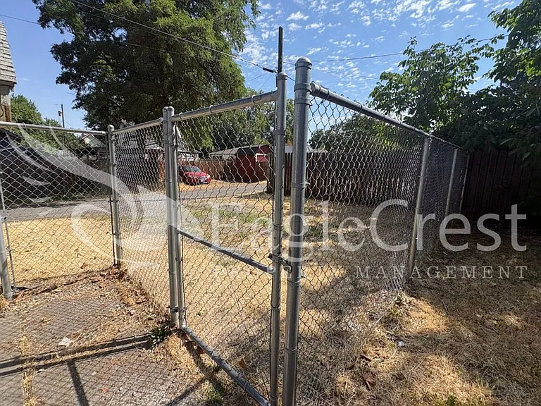 613 Locust St — Photo 50