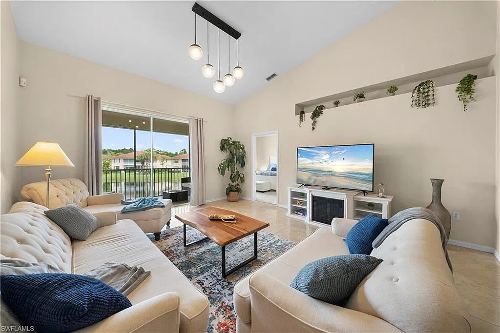 3 bed, 2.0 bath, 1560 sqft, $4,950 — Photo 1