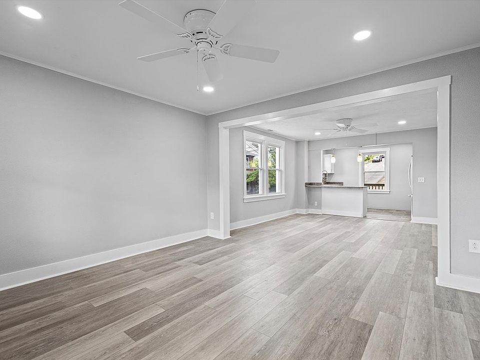 Open Dining Room / LIving style gives spaciousness and decoration options to your taste!