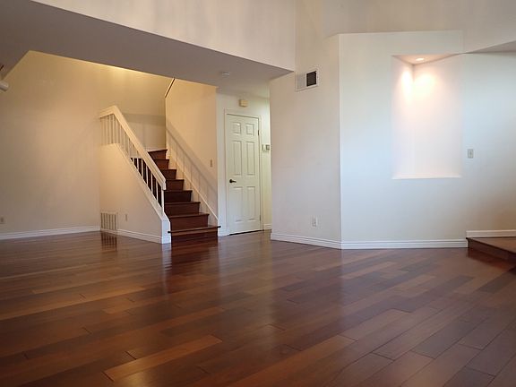 4th image of 18209 Osborne Ct