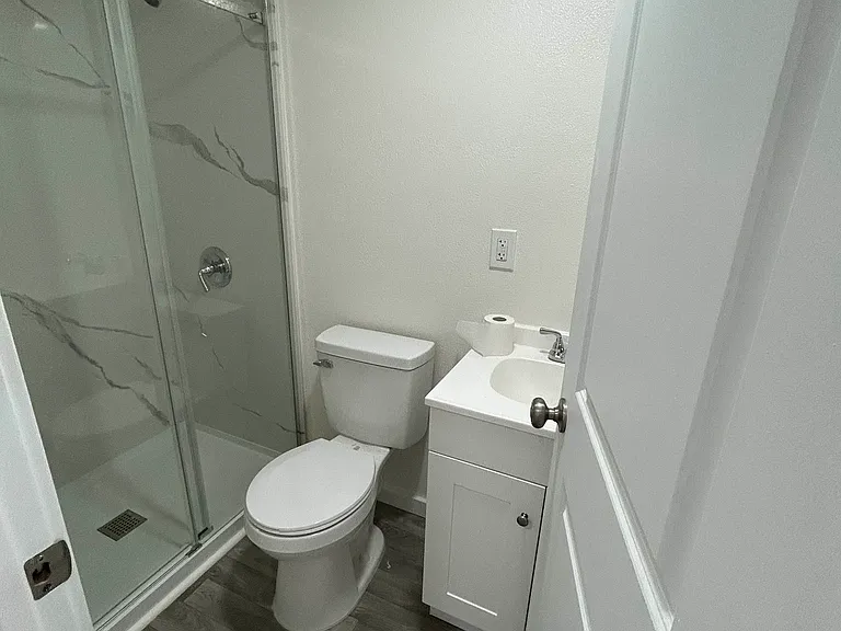 Almond Ave — Photo 2