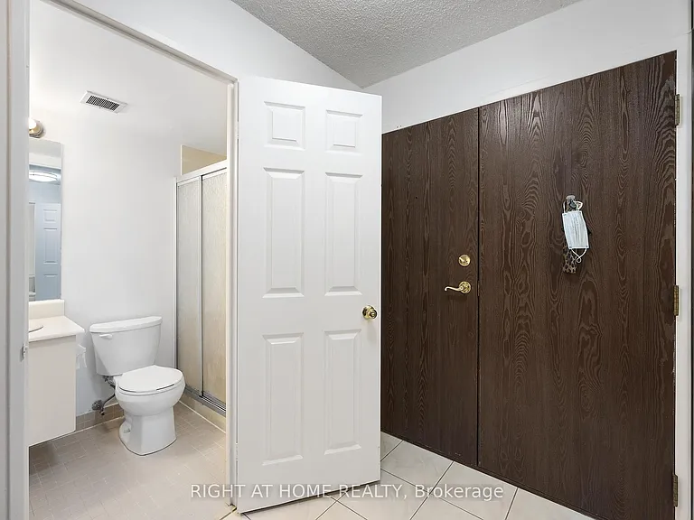 280 Simcoe St #206A — Photo 4