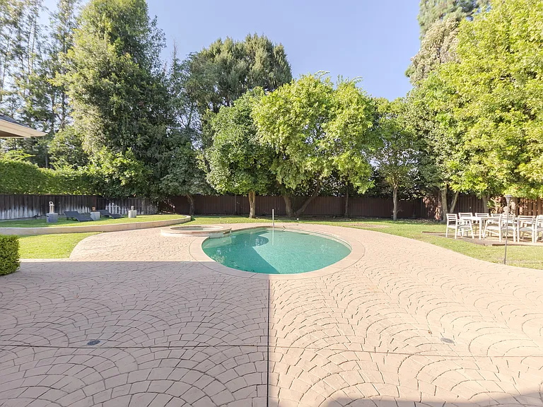 325 W Bellevue Dr — Photo 69