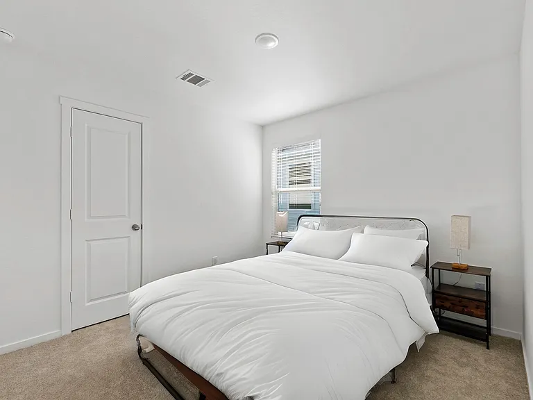 1527 Tiptop Mdw — Photo 14