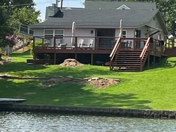 221 Bluff Rd, Greenwood, SC 29649