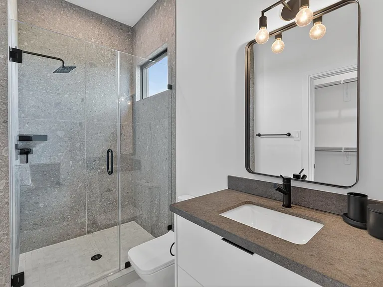 6143 Hurst St — Photo 44