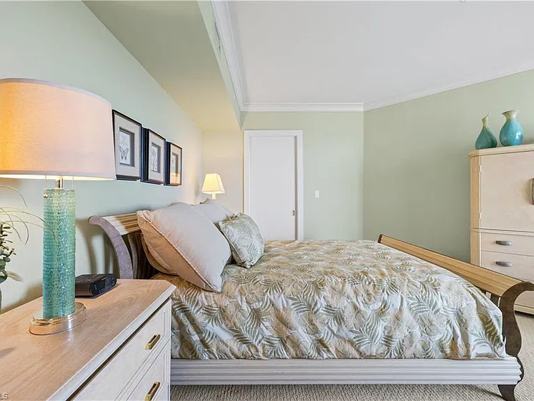 4021 Gulf Shore Blvd N #1804 — Photo 23
