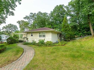 62 Rose Ave, Great Neck, NY 11021