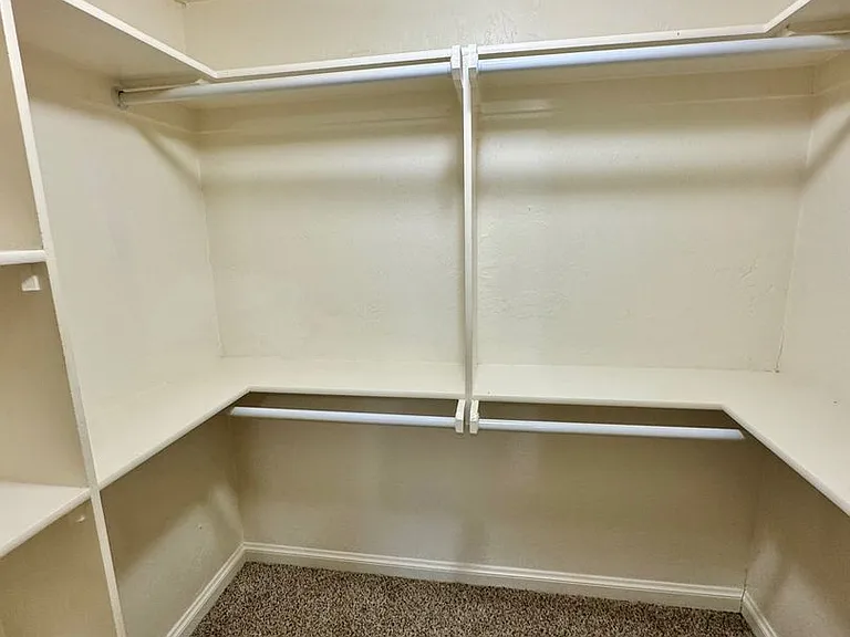 Renaissance Park Apartments — Photo 7