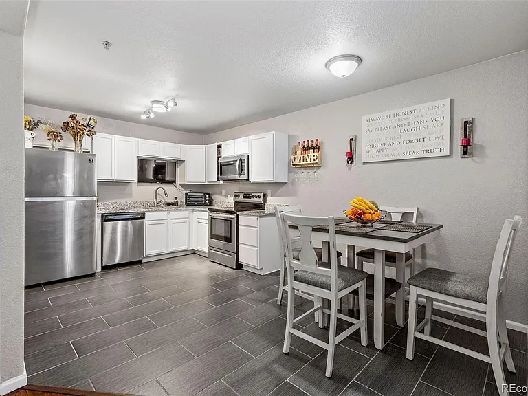 960 S Dawson Way #13 — Photo 7