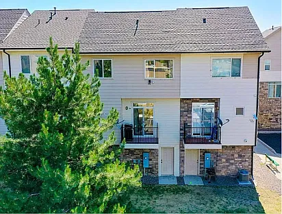 3 bed, 2.5 bath, 1378 sqft, $2,400 — Photo 2