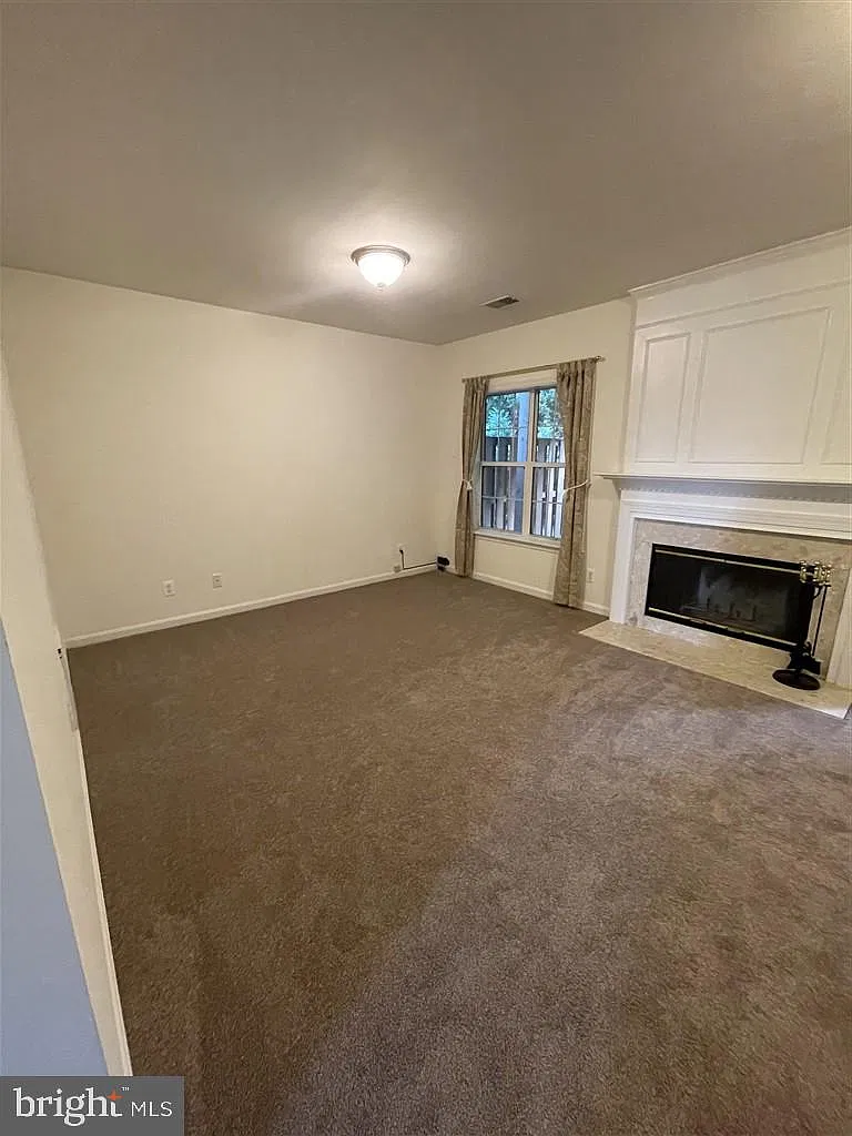 3 bed, 3.5 bath, 2194 sqft, $3,599 — Photo 4