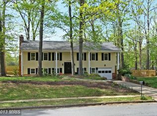 2358 Paddock Ln, Reston, VA 20191