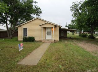 800 N Powers St, Seymour, TX 76380