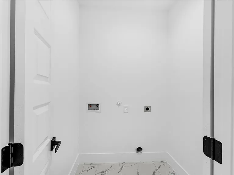 9110 Everglade #B — Photo 10