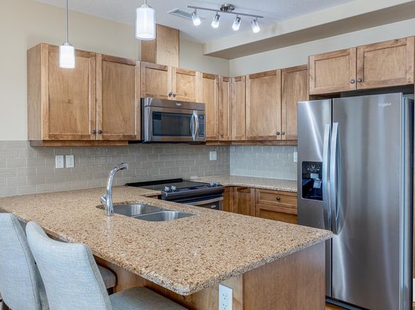 2755 109th St NW #909, Edmonton, AB T6J 5S4