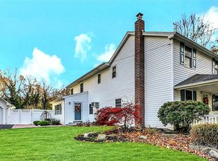 15 Shore Rd, Mount Sinai, NY 11766