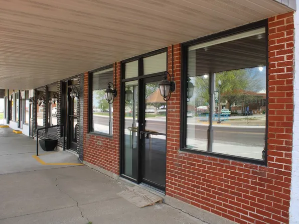 109 S Center St, Shelbina, MO 63468