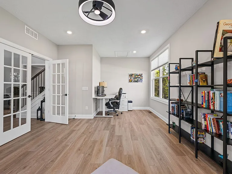 233 Lake Balaton Dr — Photo 15