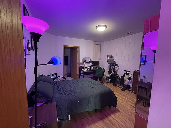 3rd image of 863 W Buckingham Pl #201