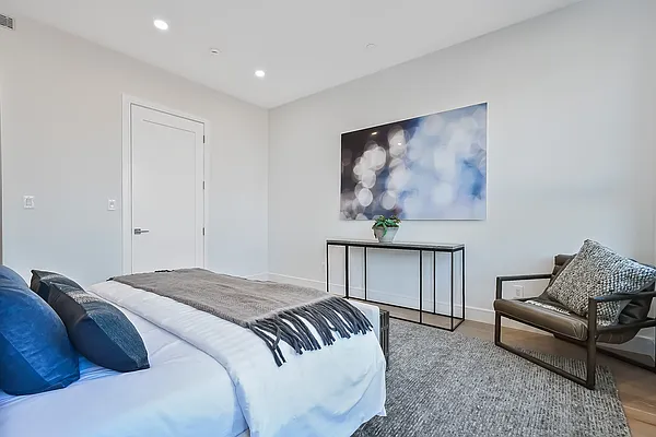 Sold by Avenue Sotheby's International Realty | media 19