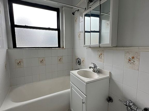4th image of 414 W 44th St APT 6B