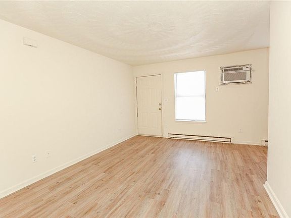 4th image of 201 W 34th St APT 6