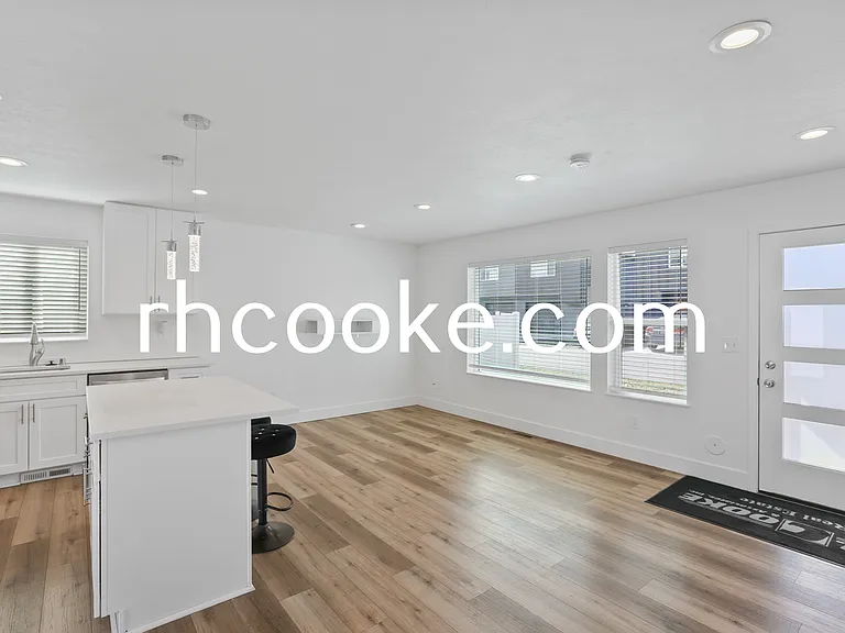 11907 E 2nd Ln — Photo 13