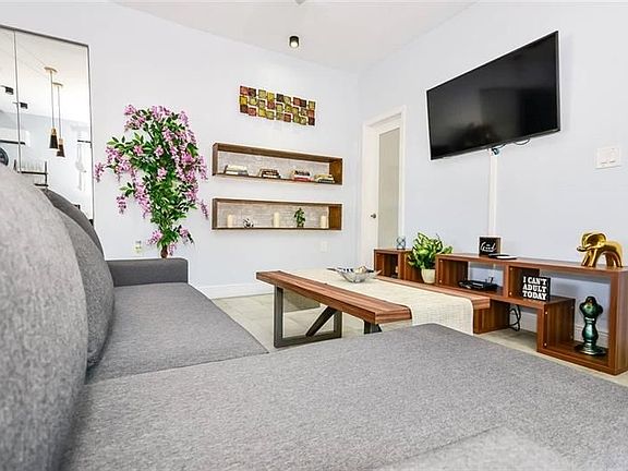 4th image of 824 NE 4th St APT 5