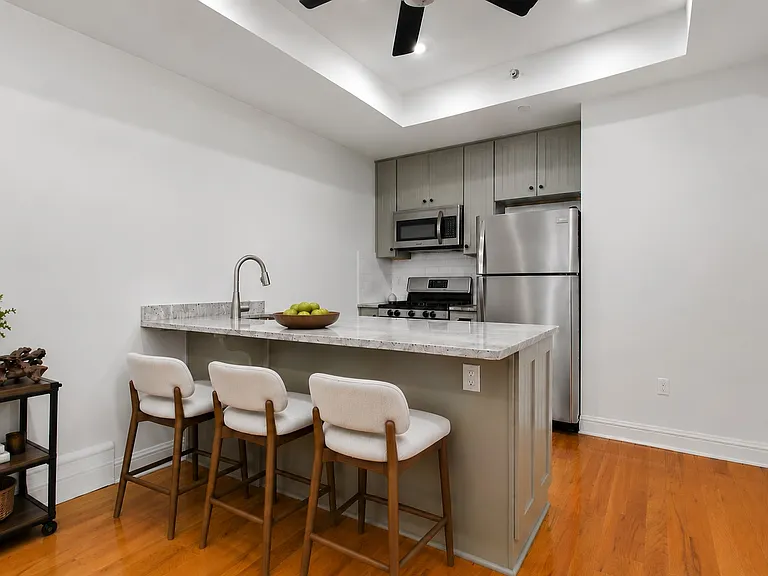 36 Conselyea St #1B — Photo 3