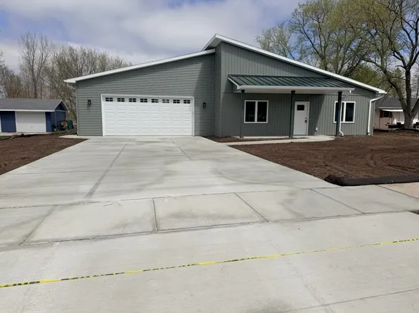 621 E Pearl St, Seymour, WI 54165