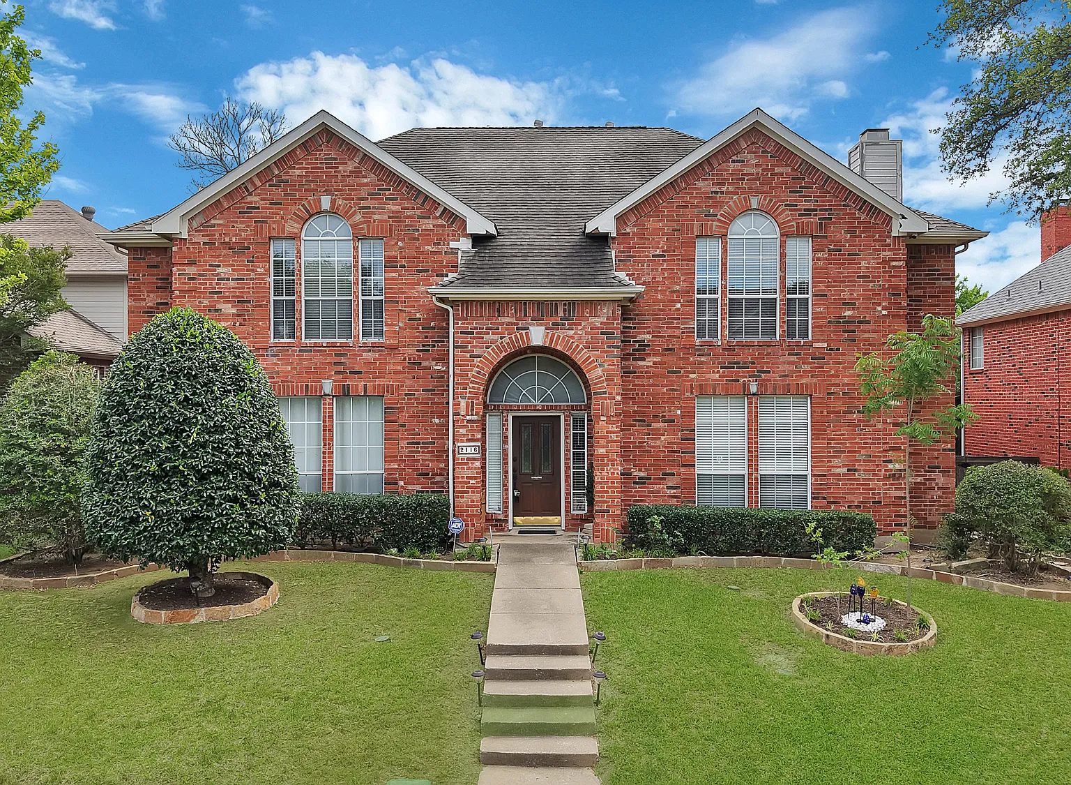 5 bed, 3584 sqft, $4,000 — Photo 1