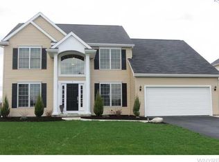 6 Muirfield Ln, Lancaster, NY