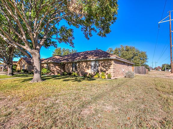 5th image of 3214 Cedarhill Dr