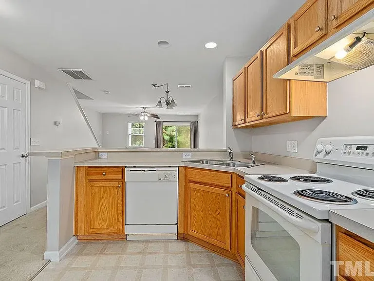 216 Harbor Haven Dr — Photo 2