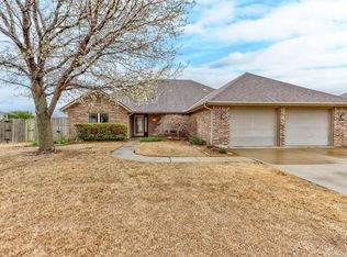 912 Willow Creek Dr, Bartlesville, OK 74006