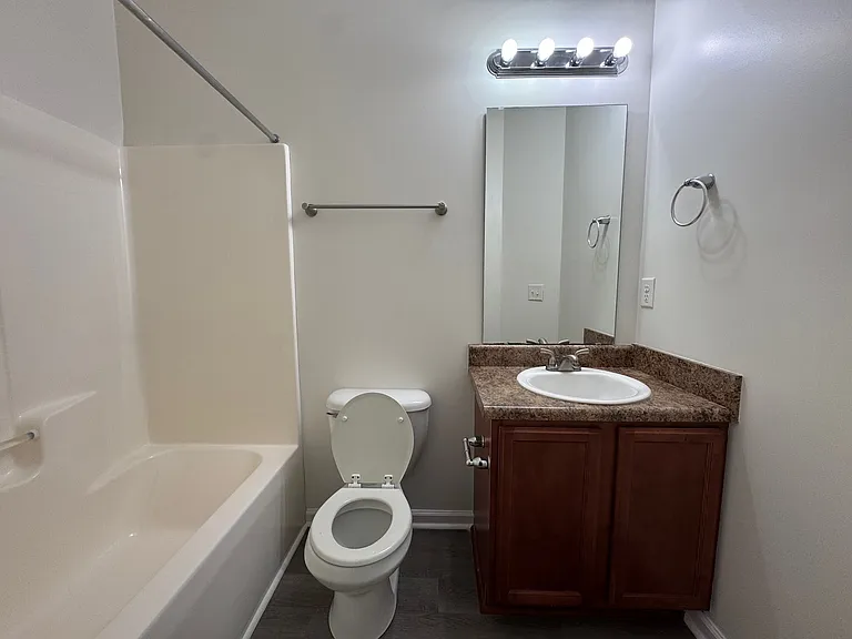 214 Glenhaven Ln — Photo 43
