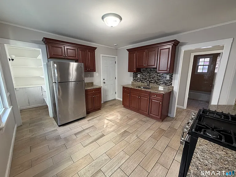 709 Capitol Ave #2 — Photo 12