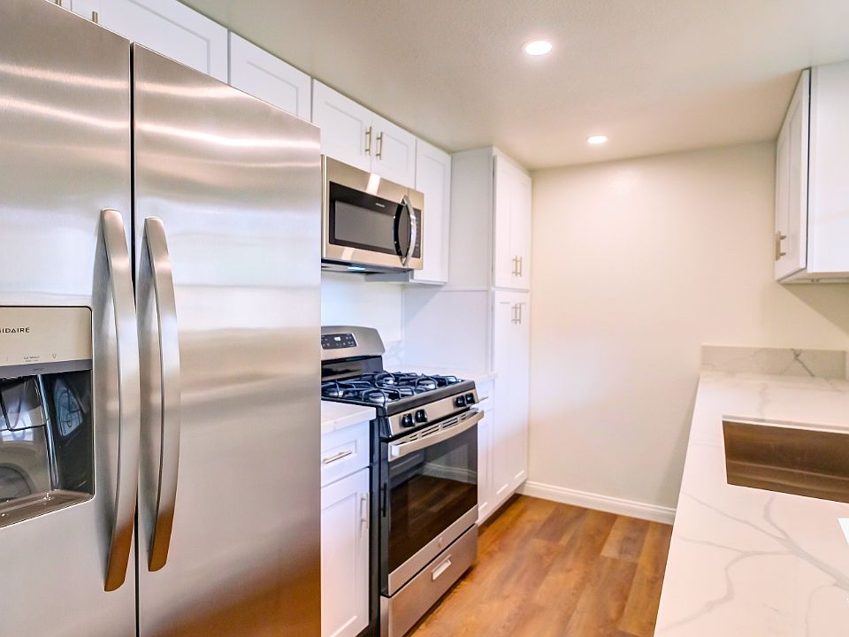 Apartment F: Upgraded Kitchen & Bathrooms
