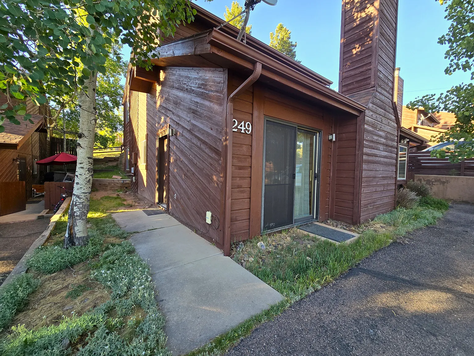 3 bed, 1047 sqft, $1,875 — Photo 1