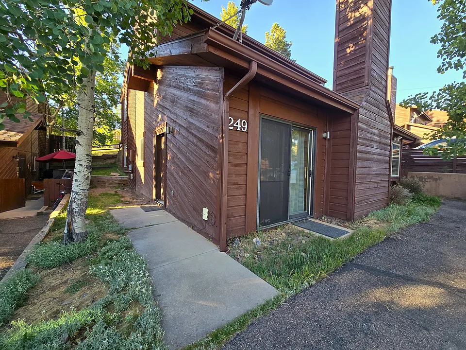 249 E Lake Ave