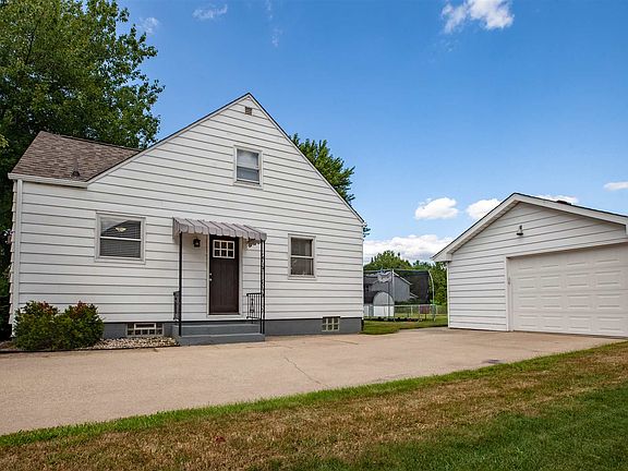 2nd image of 56368 Elmer Ave